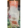 Vase en opaline décor peint de fleurs
