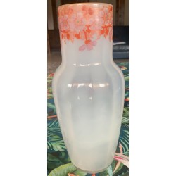 Vase en opaline décor peint de fleurs