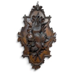 Panoplie Cerf en noyer sculpté
