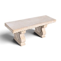 Banc droit en marbre blanc, assise sculptée
