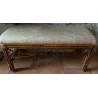 Banquette en rotin recouverte de tissus