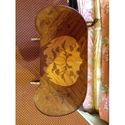  Table rognon, plateau marqueté fleurs sur  Moinat SA  - Antiquités décoration