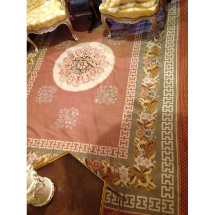 Aubusson carpet with a red background, design 25-B, by Moinat SA – Antiques and home décor