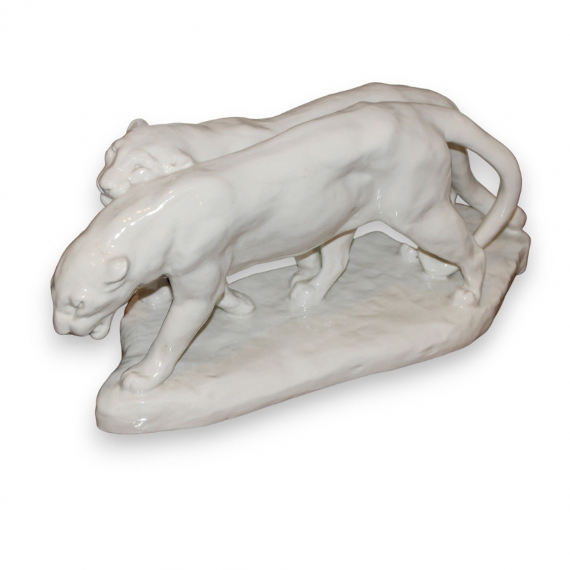 Porcelain leopard pair at  Moinat SA  - Antiques and home décor