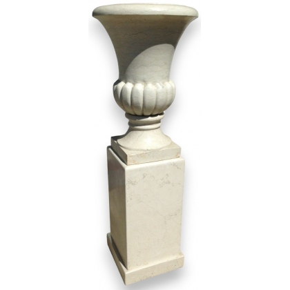 Pair of white marble urns on plinths by  Moinat SA  - Antiques and home décor