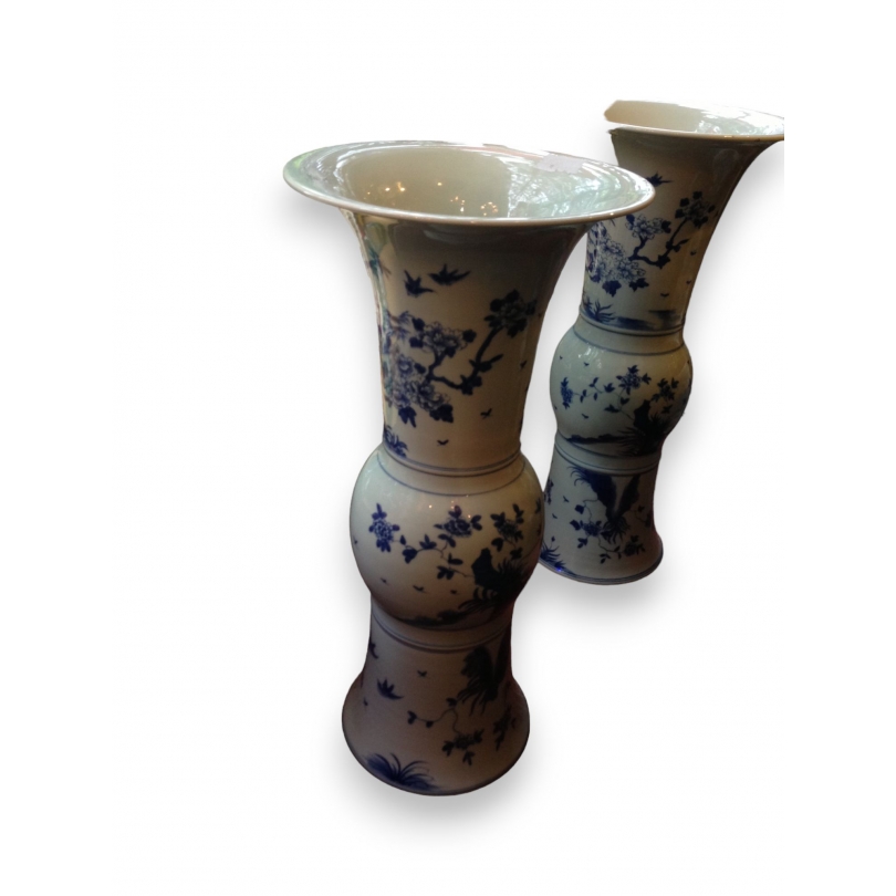  Grand vase en porcelaine bleu-blanc sur  Moinat SA  - Antiquités décoration