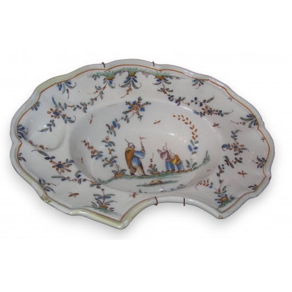 Barbière en faïence, décor chinois,