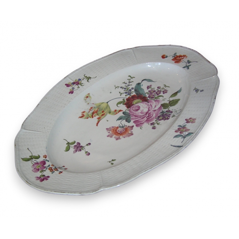 Plat en porcelaine de Frankenthal