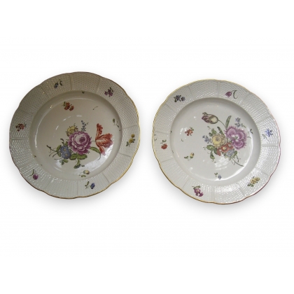 Paire d\'assiettes en porcelaine de Ludwigsburg
