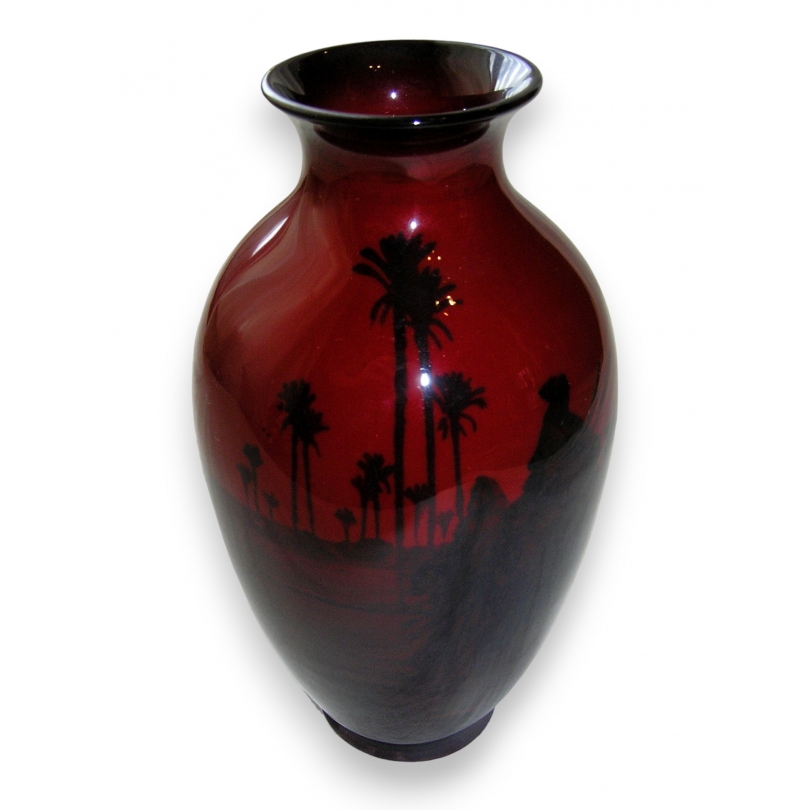 Vase en porcelaine de Doulton rouge et