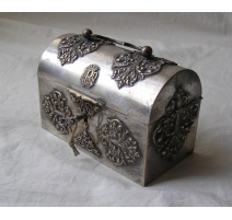 Boîte à bijoux en forme de coffre