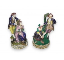Paire de groupes en porcelaine de Derby