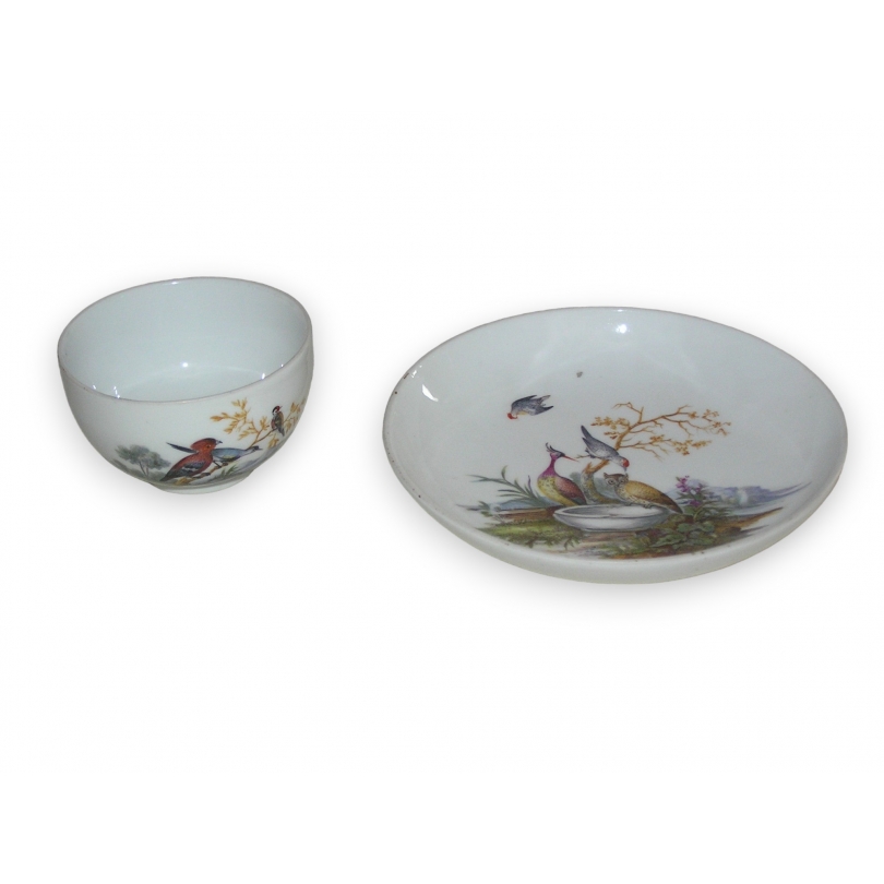 Tasse et sous-tasse en porcelaine