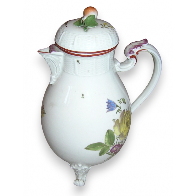 Porcelain coffee pot at  Moinat SA  - Antiques and home décor
