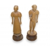 Paire de personnages en bois sculpté