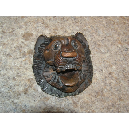 Goulot en bronze "Tête de lion"