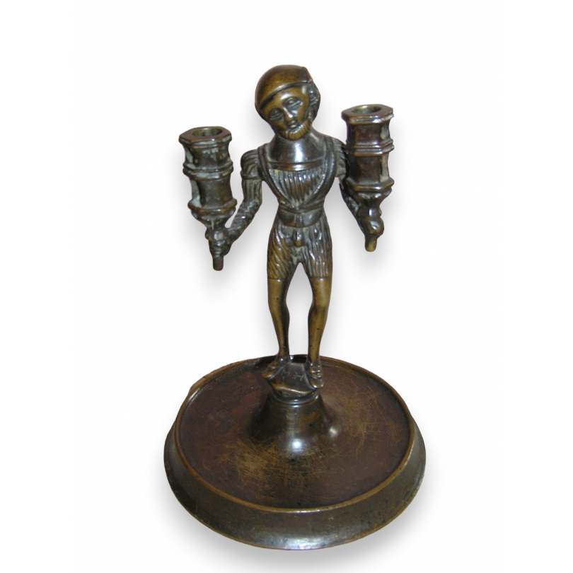 Bougeoir style gothique en bronze
