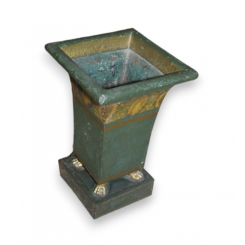 Vase en tôle peinte vert
