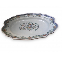 Plat en faïence de Rouen décor de fleurs
