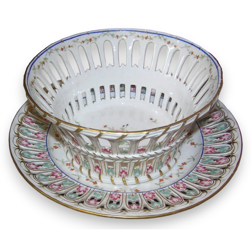 Corbeille avec présentoir en porcelaine