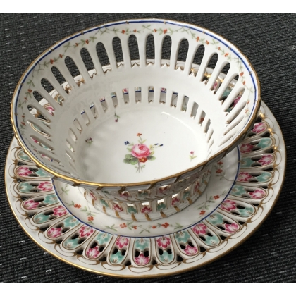 Corbeille avec présentoir en porcelaine