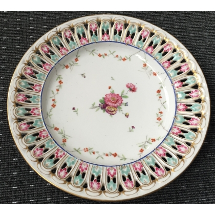Corbeille avec présentoir en porcelaine