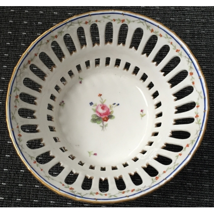 Corbeille avec présentoir en porcelaine