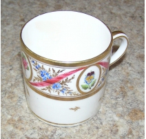 Cup in porcelain from Nyon, decoration ribbon