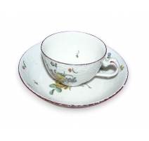 Tasse et sous-tasse en porcelaine