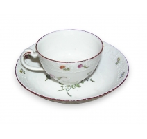 Tasse et sous-tasse en porcelaine