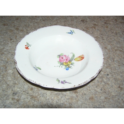 Small plate in porcelain from Nyon,