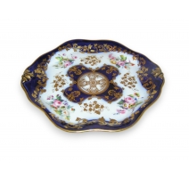 Plat en porcelaine, décor floral bleu
