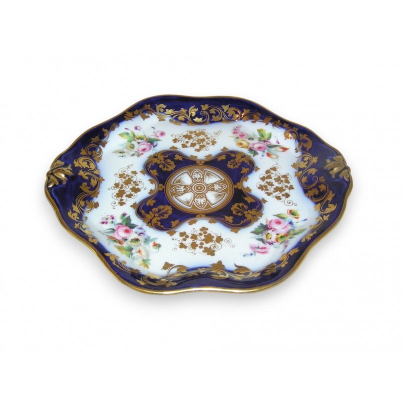 Plat en porcelaine, décor floral bleu