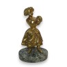Bronze \"Fillette avec petit chien\"