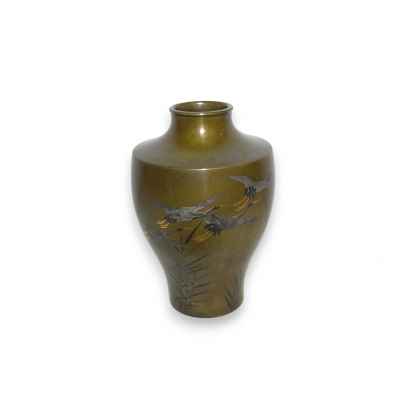 Petit vase en bronze, "Grues à l'envol"