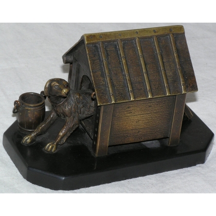 Bronze \"Chien\" avec niche en marbre noir