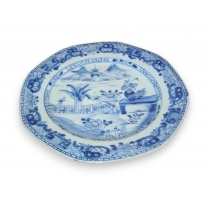 Assiette en porcelaine, décor bleu