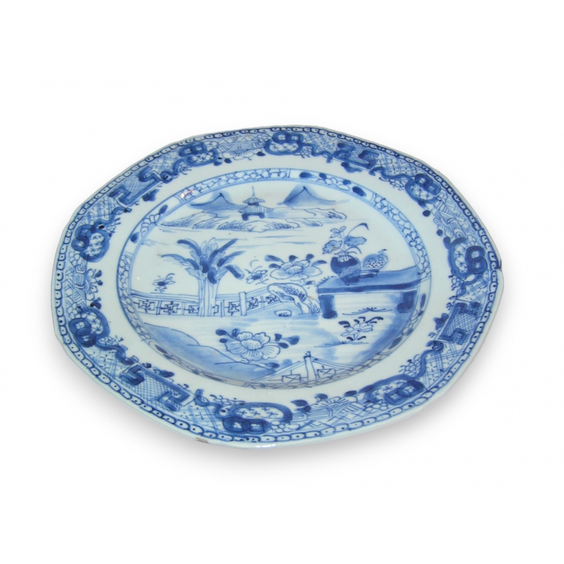 Assiette en porcelaine, décor bleu