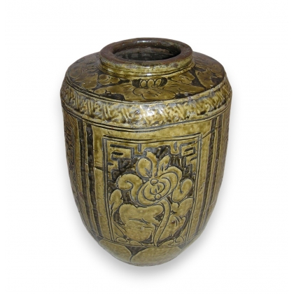 Vase en faïence d\'Extrême-Orient
