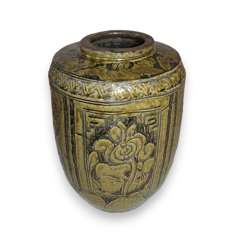 Far Eastern earthenware vase at  Moinat SA  - Antiques and home décor