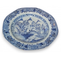 Assiette en porcelaine, décor bleu