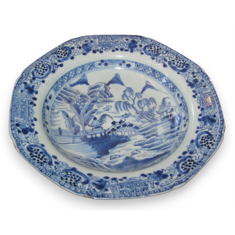 Assiette en porcelaine, décor bleu