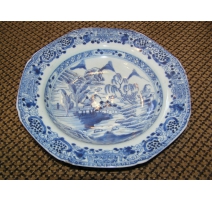 Plate in porcelain, decor blue,