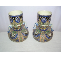 Paire de vases de Thoune, décor émaillé