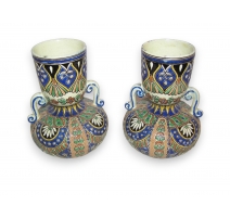 Paire de vases de Thoune, décor émaillé