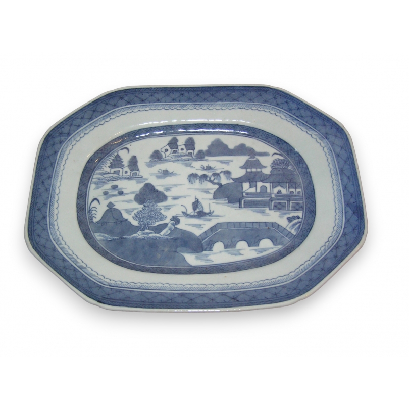 Rectangular porcelain dish, decorated by  Moinat SA  - Antiques and home décor