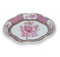 Petit plat en porcelaine, Famille rose,