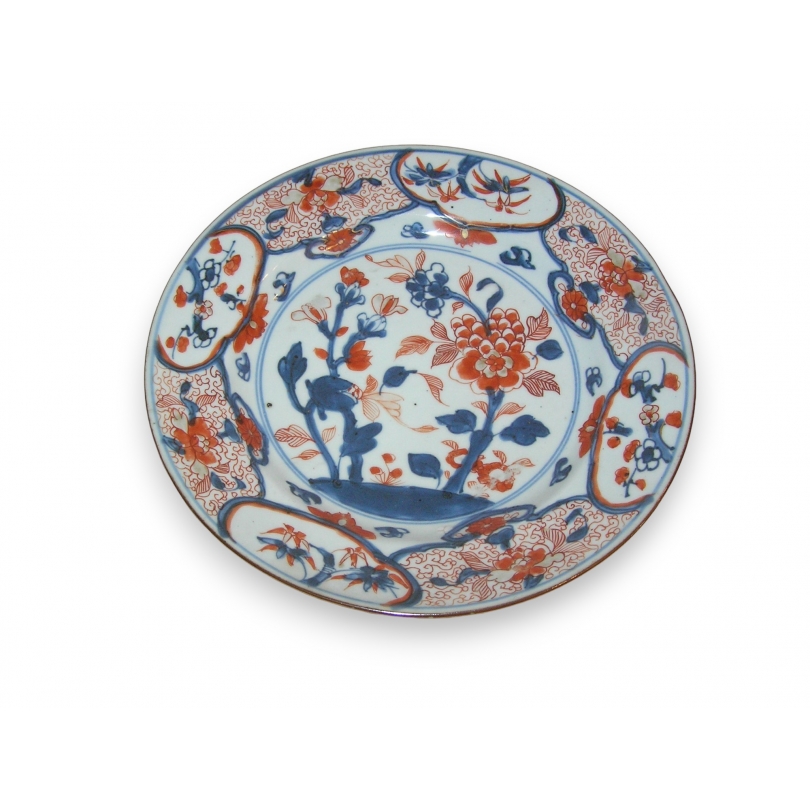 Assiette en porcelaine IMARI