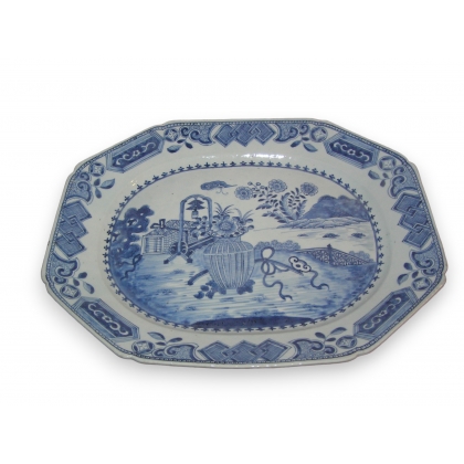 Plat en porcelaine, décor bleu/blanc