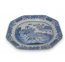 Plat en porcelaine, décor bleu/blanc